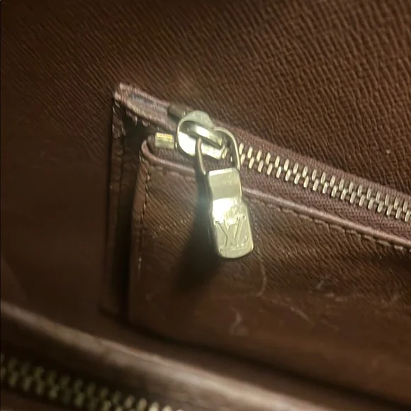 She’s Turning 30! Vintage 1996 Louis Vuitton Courcelles Monogram Crossbody Bag - Picture 10 of 11